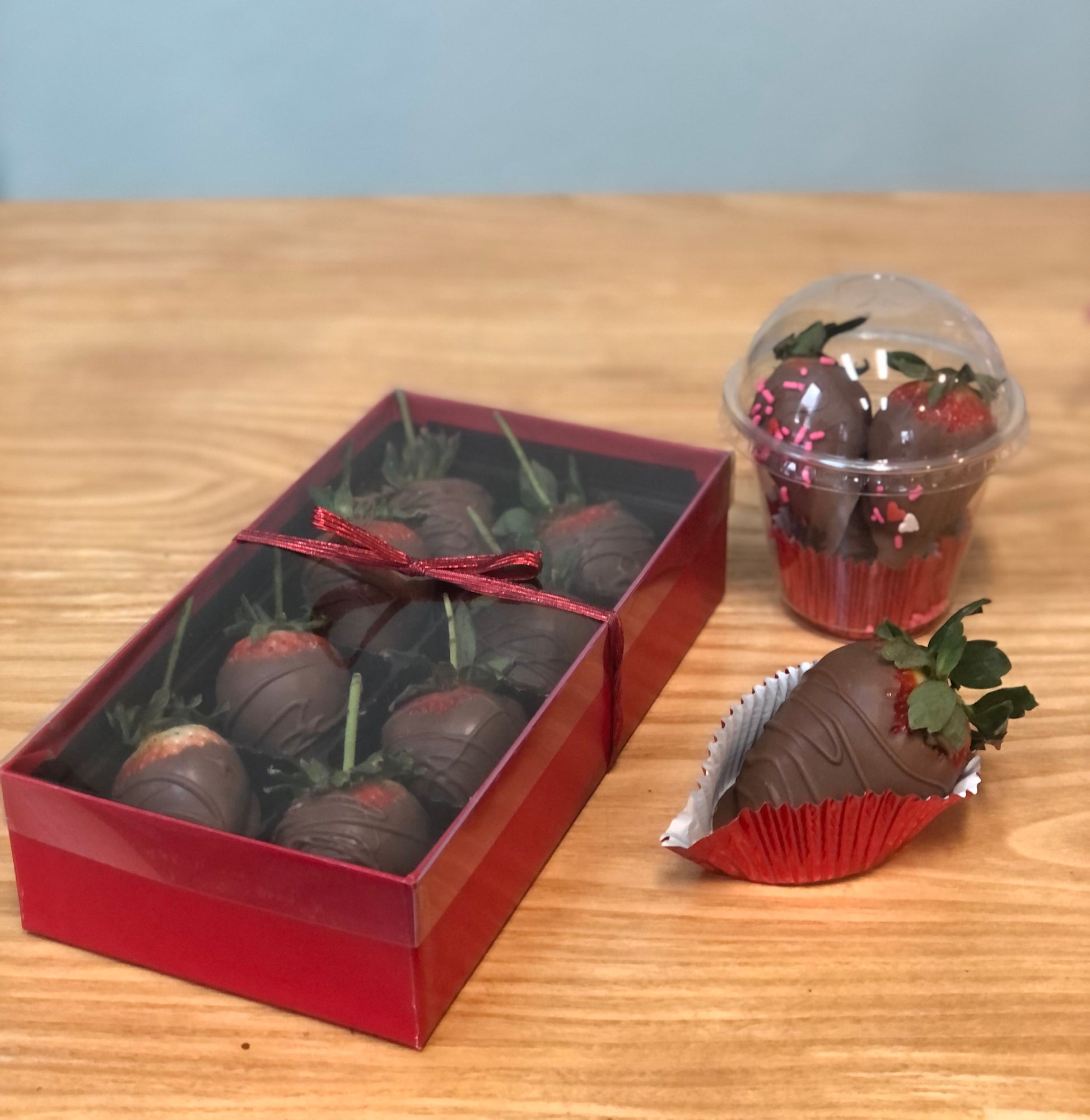  12 Dreamy Dark Chocolate Covered Strawberries : Gourmet Fruit  Gifts : Grocery & Gourmet Food